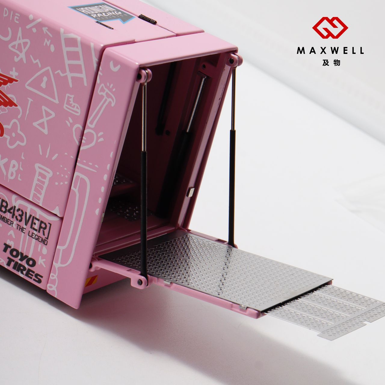 1/64 - Kengfai & Maxwell Scania S730 V8 Double Level Transporter Pink Pig #43