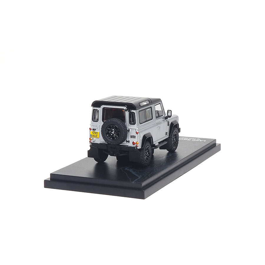 1/64 Land Rover Defender 90 2015 RHD Silver - AR Box - 610202001