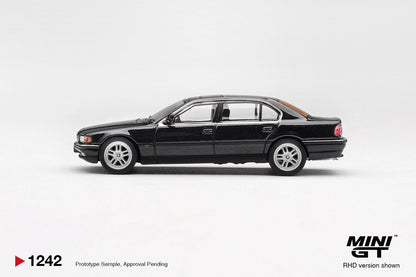 1/64 BMW 750IL BLACK SAPPHIRE - Mini GT - MGT01242