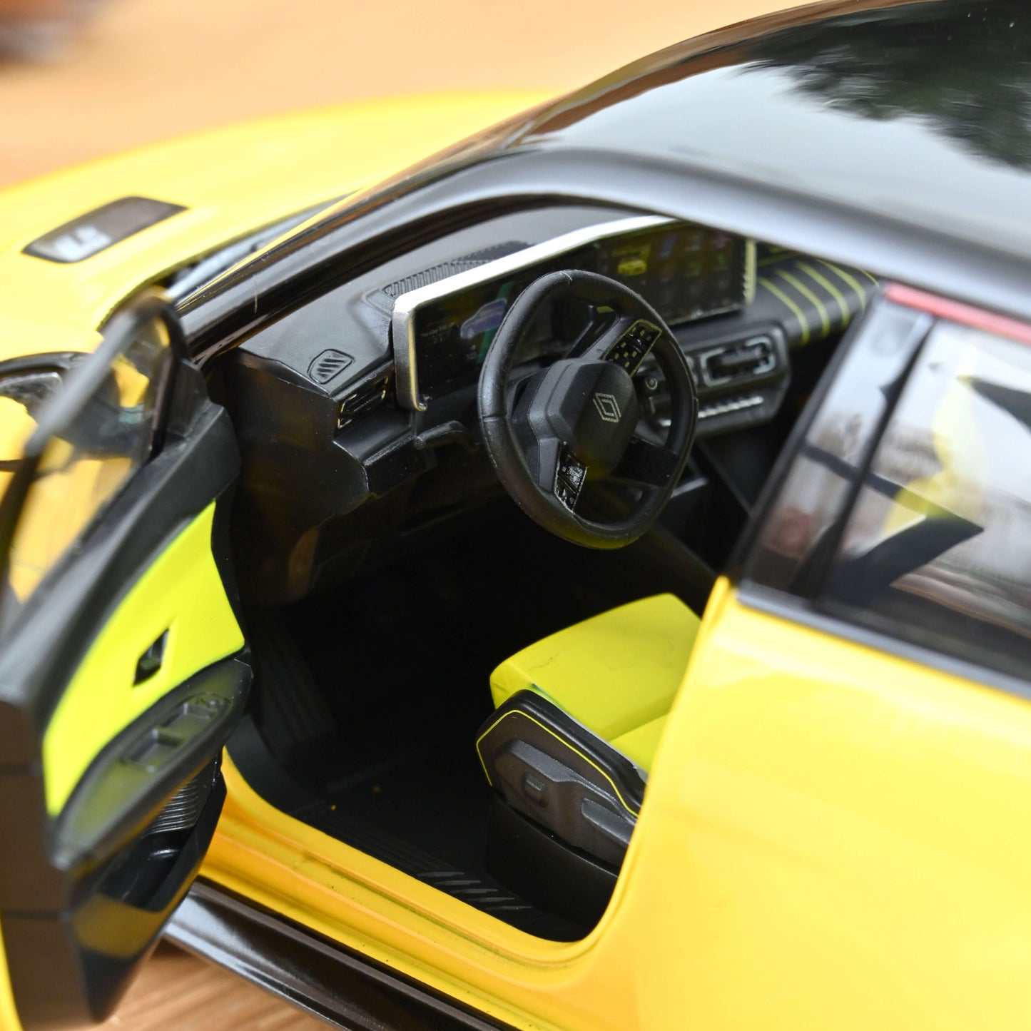 1/18 2024 Renault 5 E-Tech - Pop Yellow and Black - 185500 - Norev