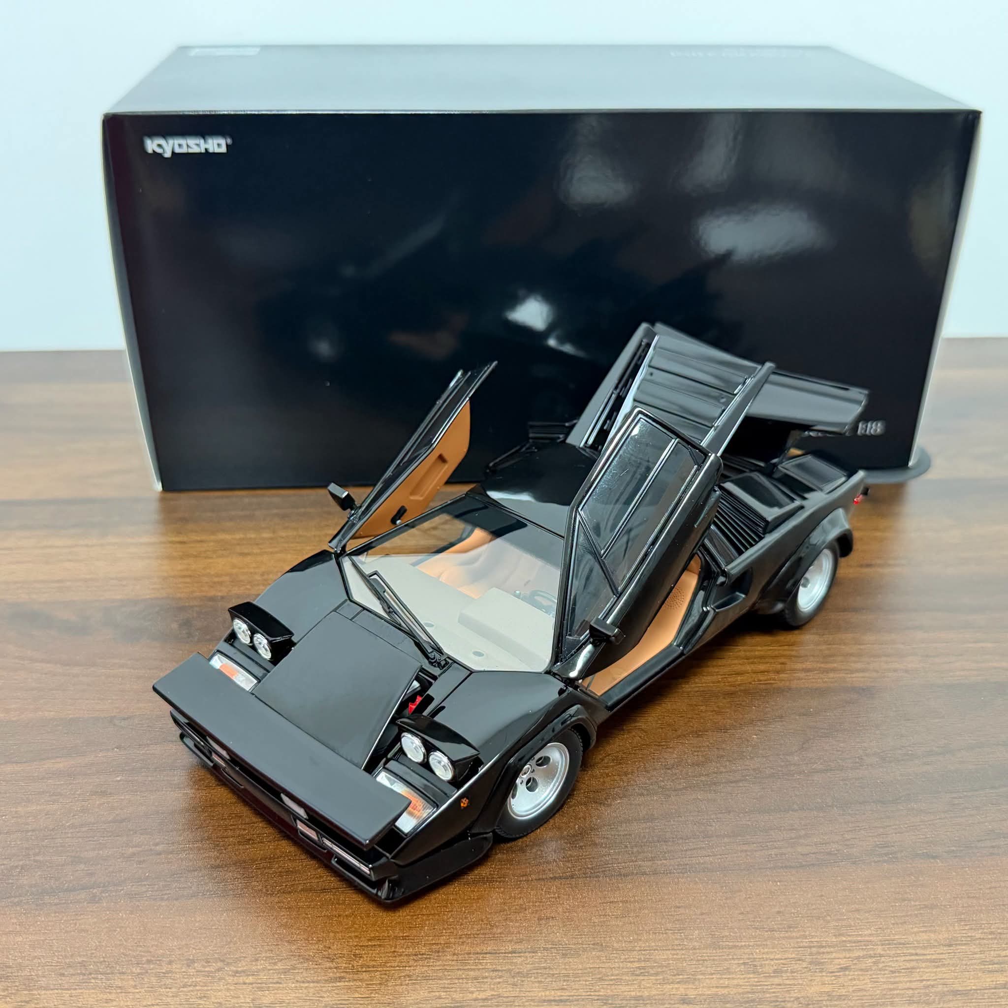 1/18 - Lamborghini Countach LP 400 S 