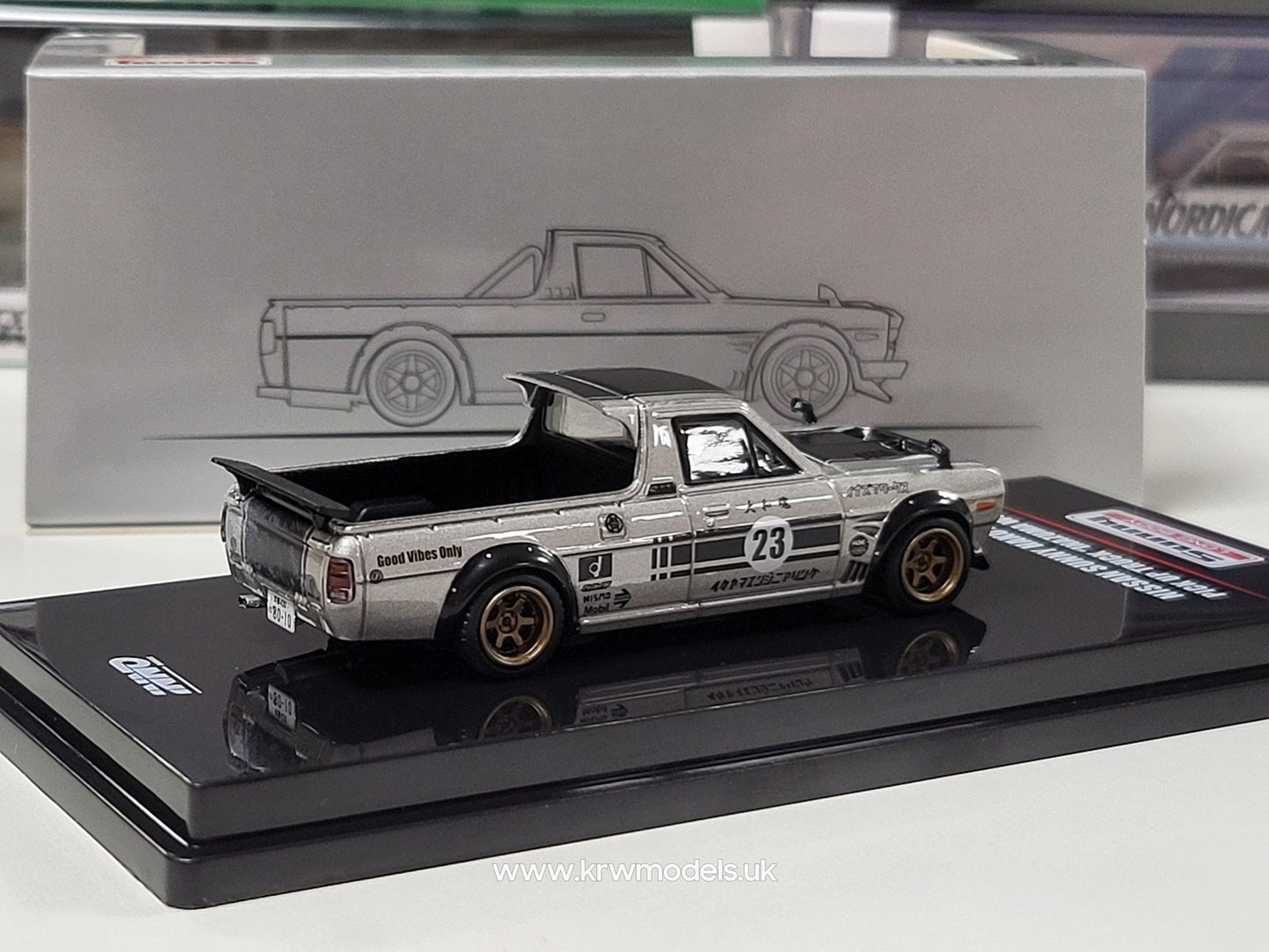 1/64 Nissan Sunny Hakotora Pick Up Truck *Inazuma Work*, grey - in64HKT23R