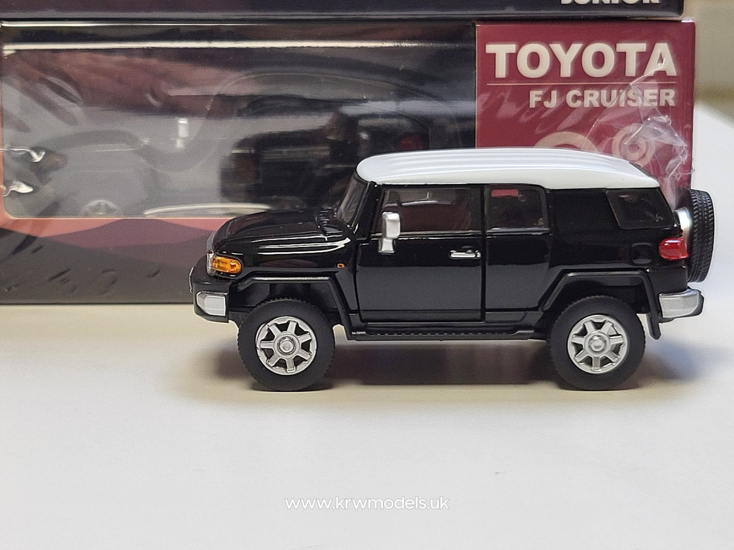 1/64 - 2015 Toyota FJ Cruiser right hand drive, black with white roof - BM64B0138rhd