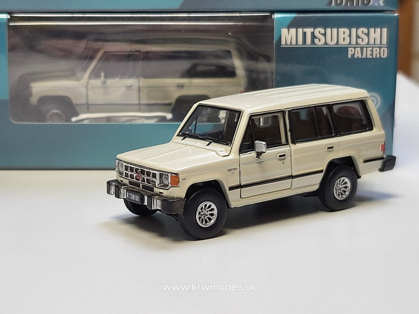 1/64 1983 Mitsubishi 1st gen. Pajero - BM64B0241rhd