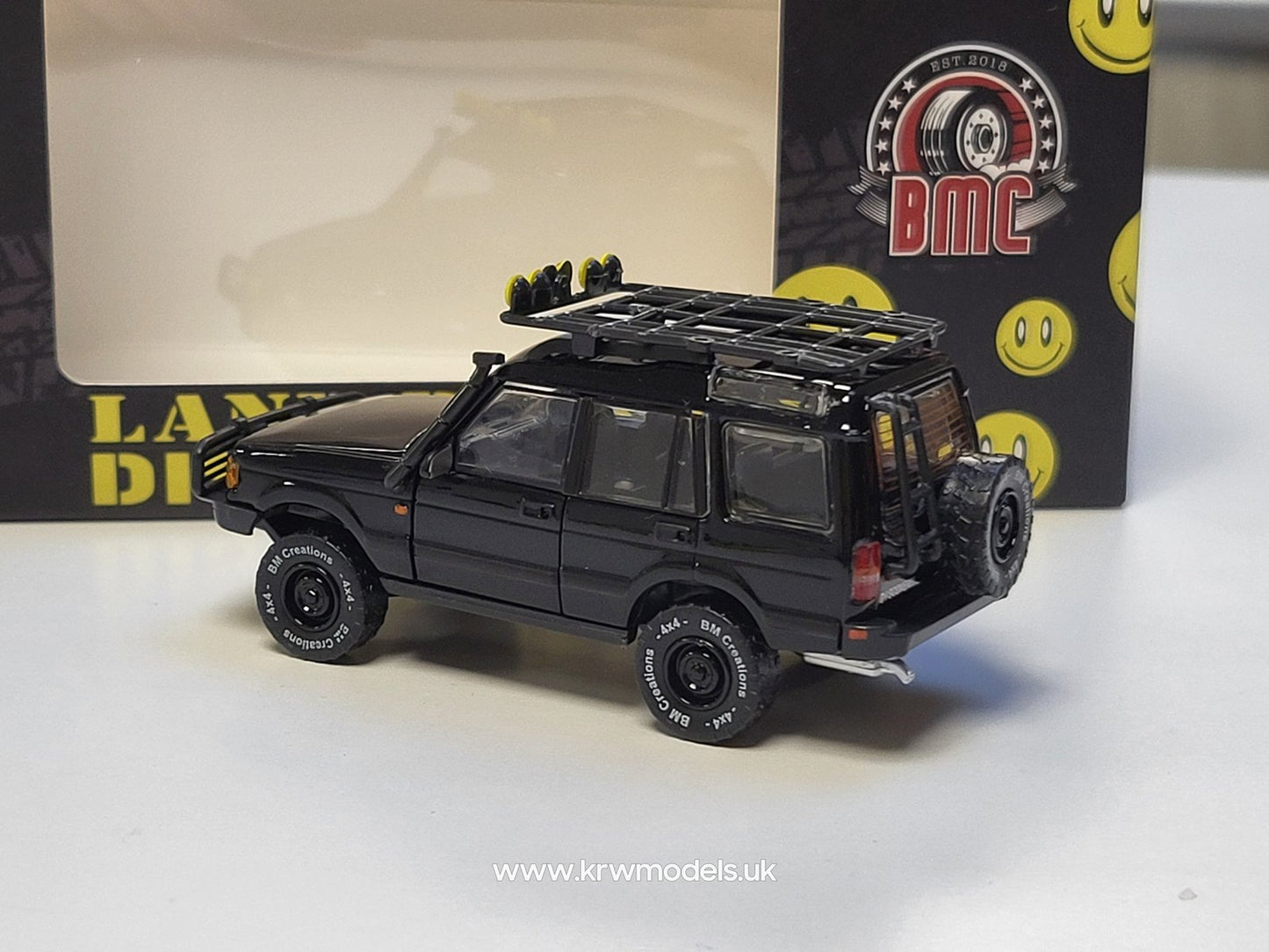 1/64 1998 Land Rover Discovery 1 *Right Hand Drive*, black smile with accessory - BM64B0204RHD