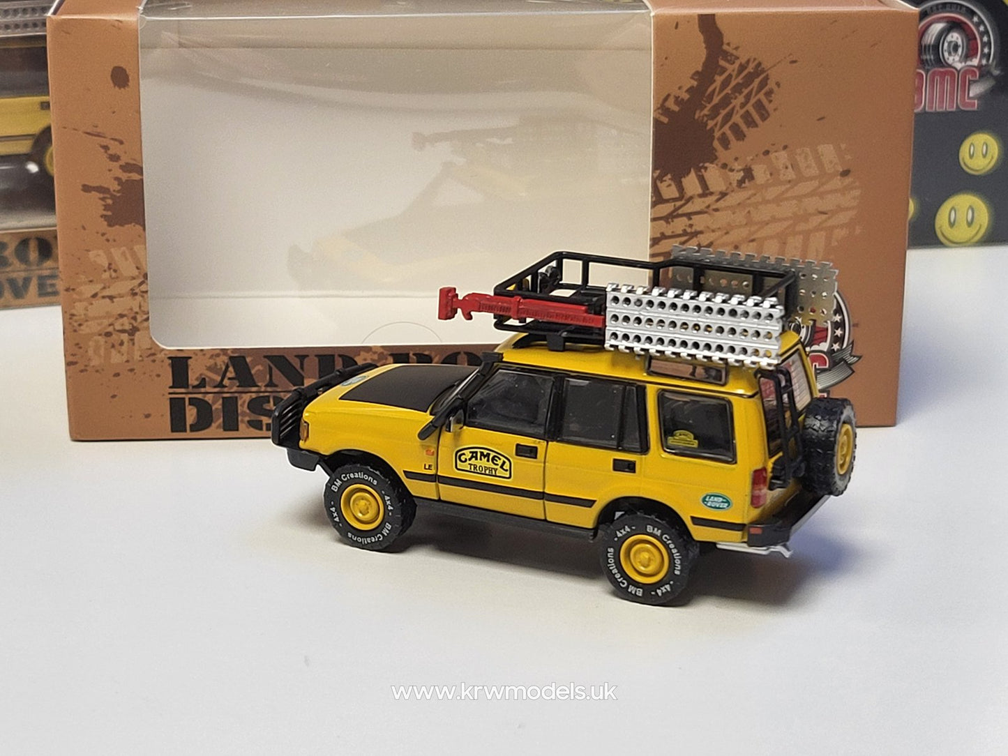 1/64 1998 Land Rover Discovery I *Camel Trophy Version* with accessory, camel yellow