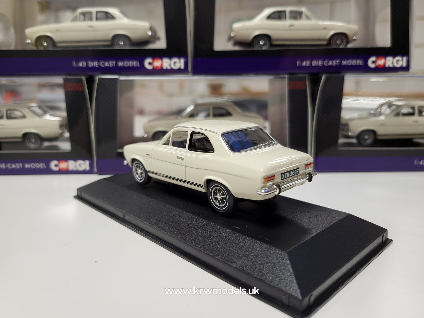 1/43 - Ford Escort MkI Twin Cam Ermine White (Ford Press Car) - VA09532