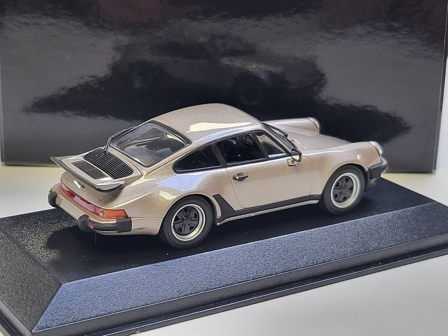 MINICHAMPS 1/43 Porsche 911 turbo 1977 grey metallic 430069008