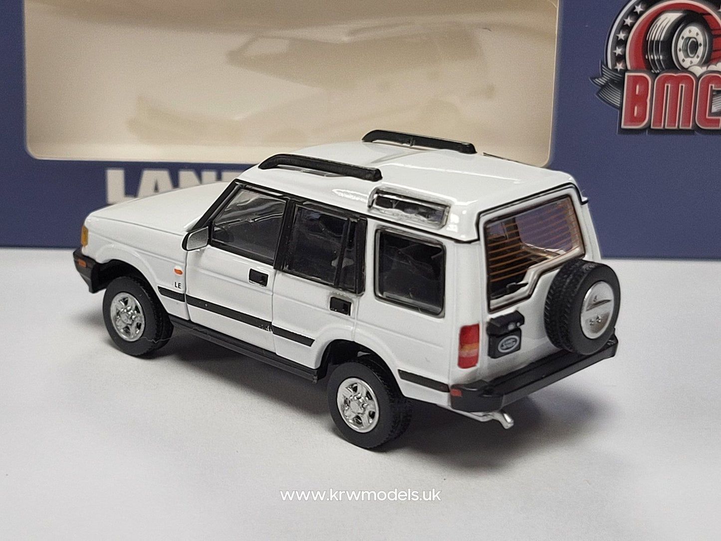 1/64 1998 Land Rover Discovery 1 right hand drive, white - BM64B0192rhd