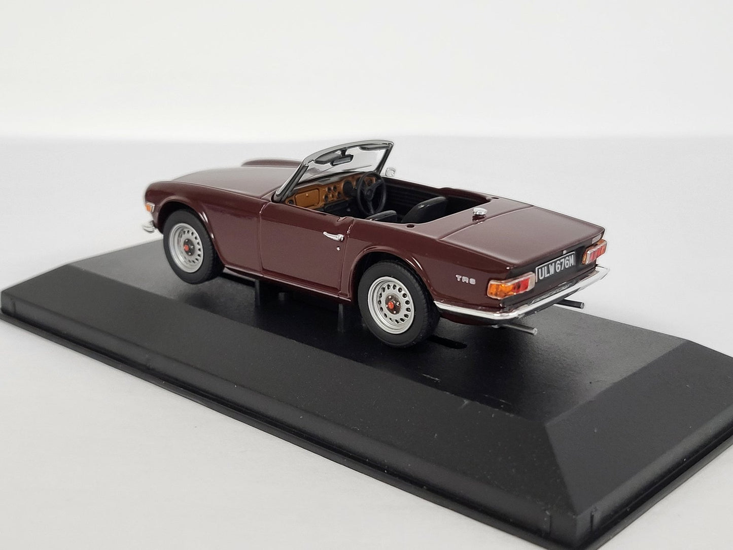 Corgi Vanguards Triumph TR6 Damson VA 14700