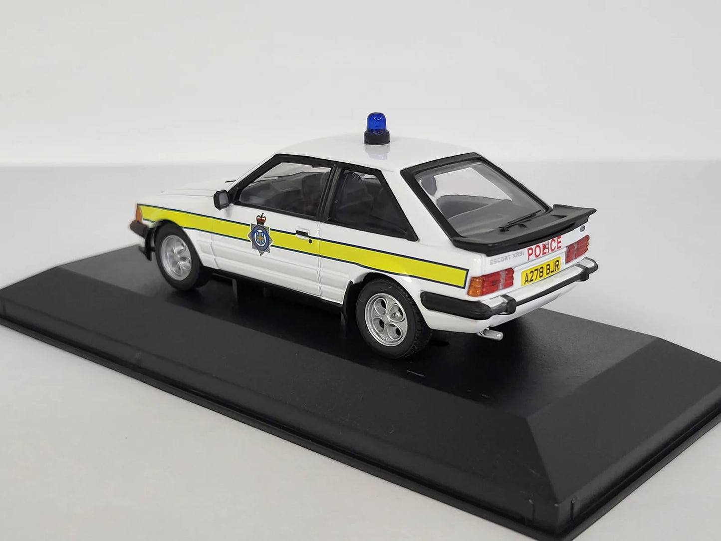 Corgi Vanguards 1:43 Die-cast Ford Escort Mk3 XR3i Durham Constabulary - VA11012