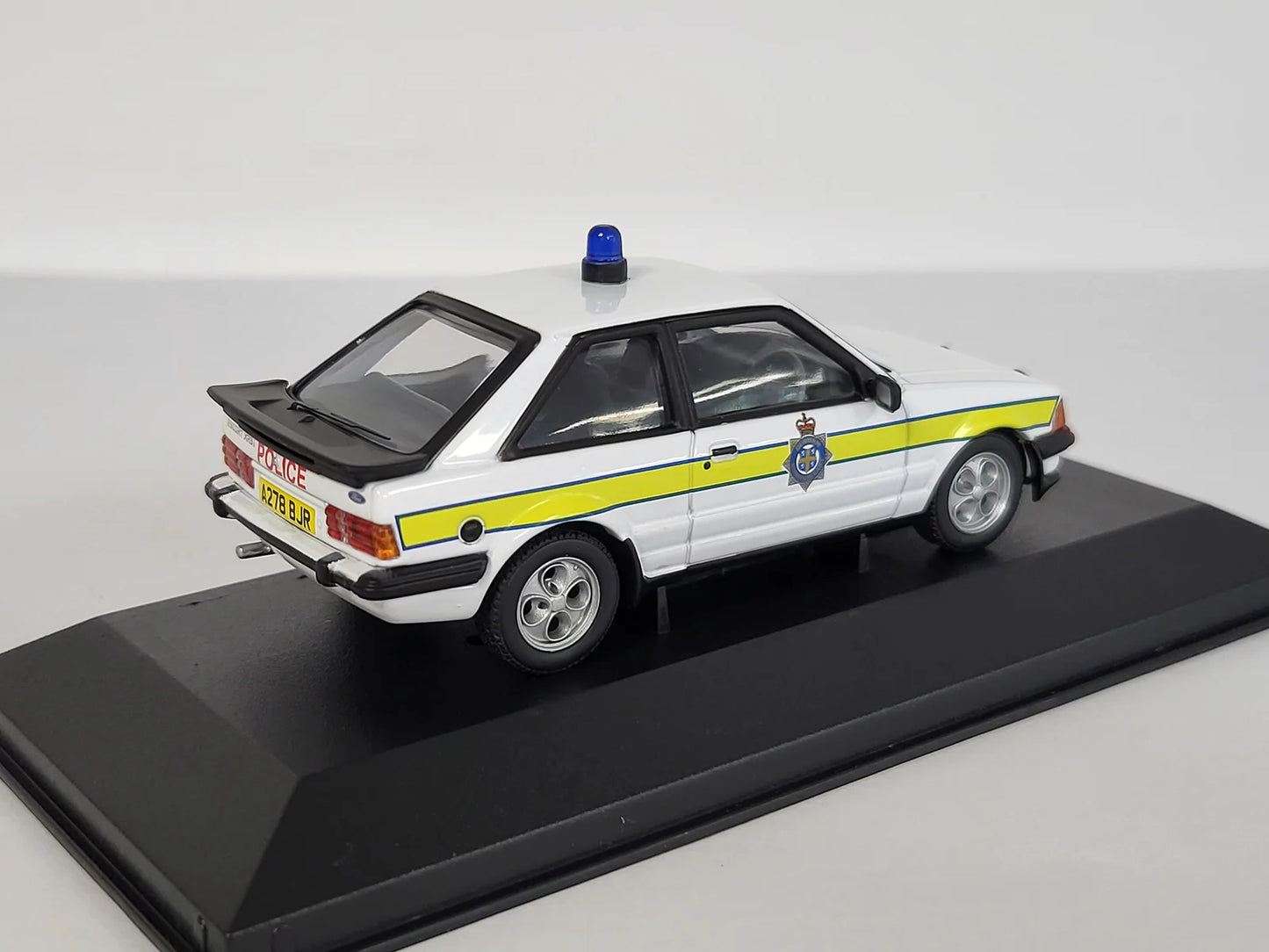 Corgi Vanguards 1:43 Die-cast Ford Escort Mk3 XR3i Durham Constabulary - VA11012