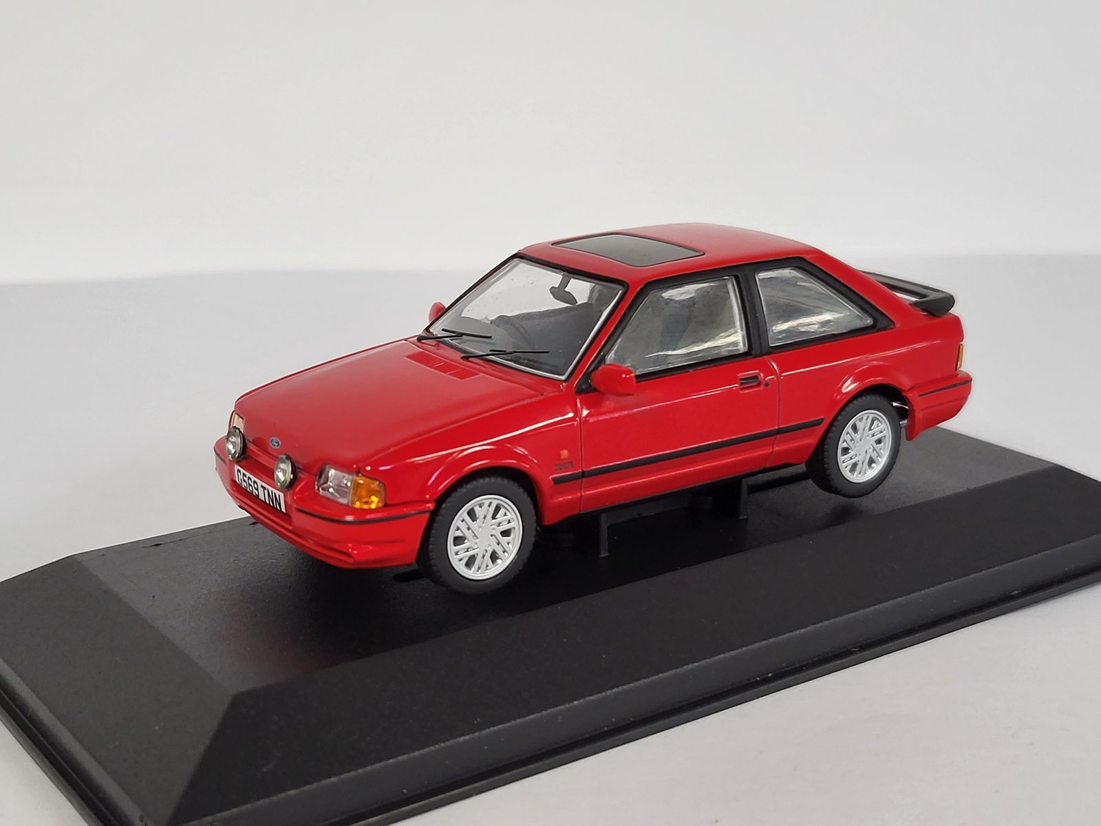 MODELLO PRESSOFUSO SCALA 1/43 FORD FALCON GHIA 1982 Ha Difetti EUR 10 - Foto 2