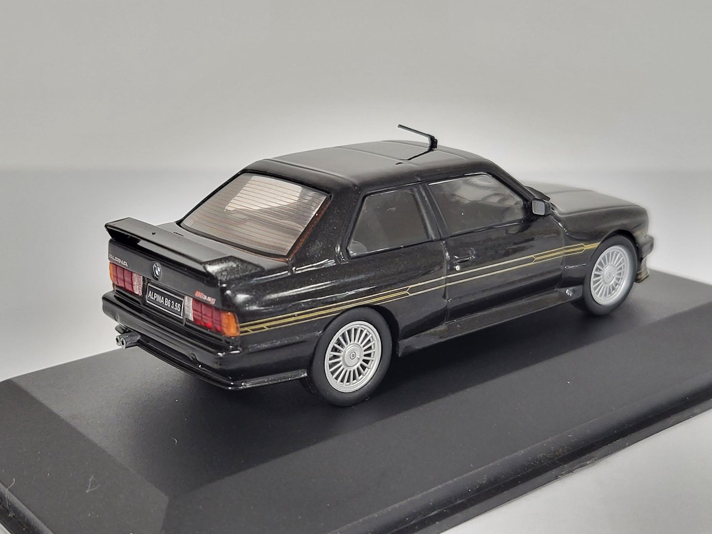 Alpina E30 B6 - Diamond Black  - S4312002