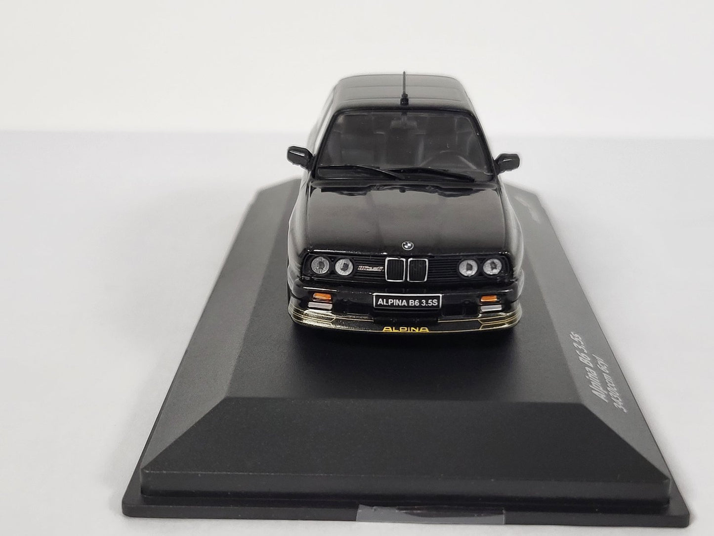 Alpina E30 B6 - Diamond Black  - S4312002