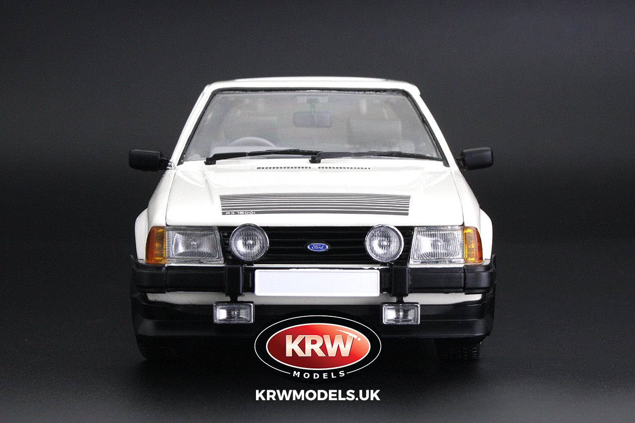 SUNSTAR 1/18 Ford Escort RS1600i 1984 Diamond White (RHD) H4997R