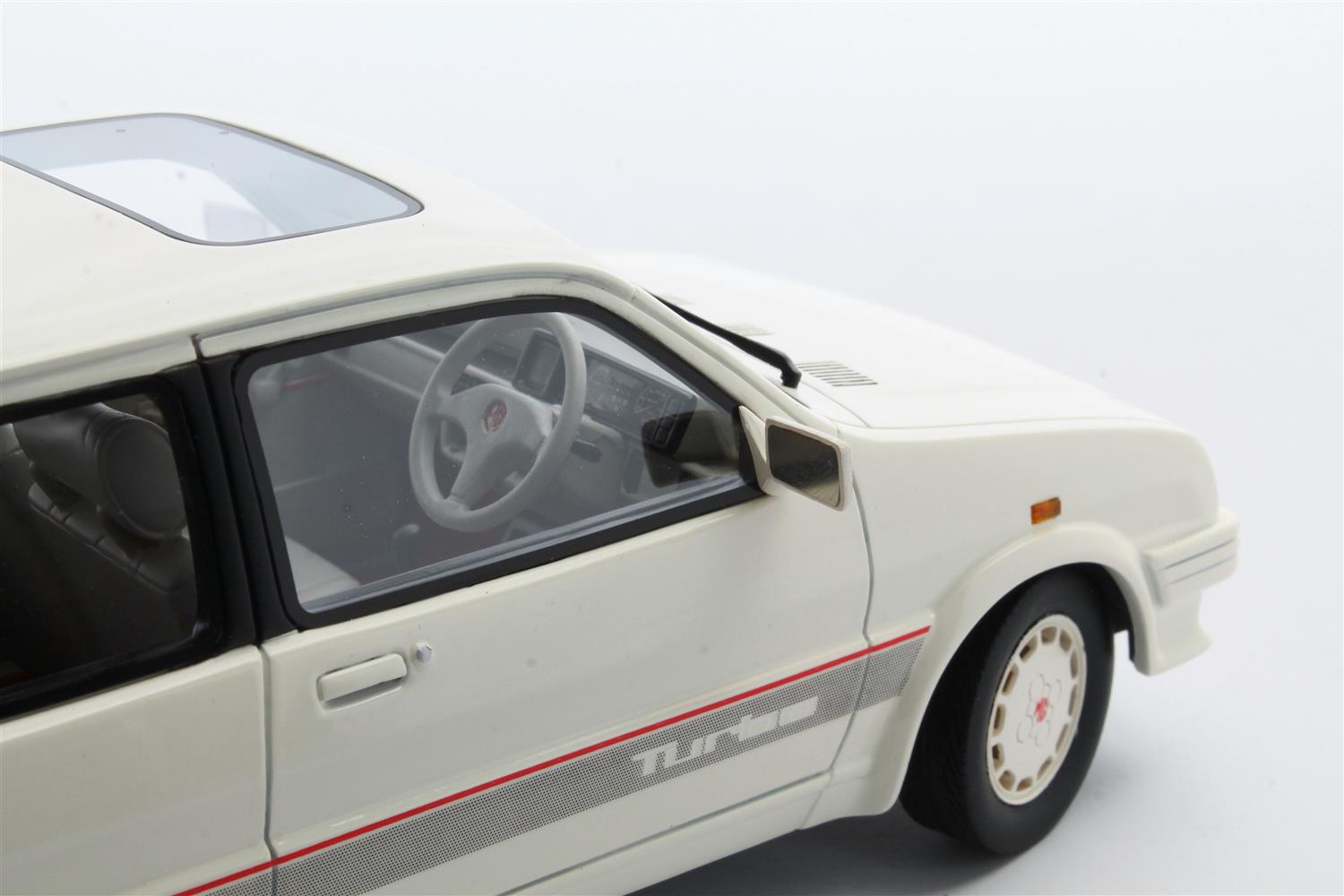 MG Metro Turbo Année de construction 1986-1990 noir 1:18 Cult MG Metro Turbo Année de construction 1986-1990 noir 1:18 Cult