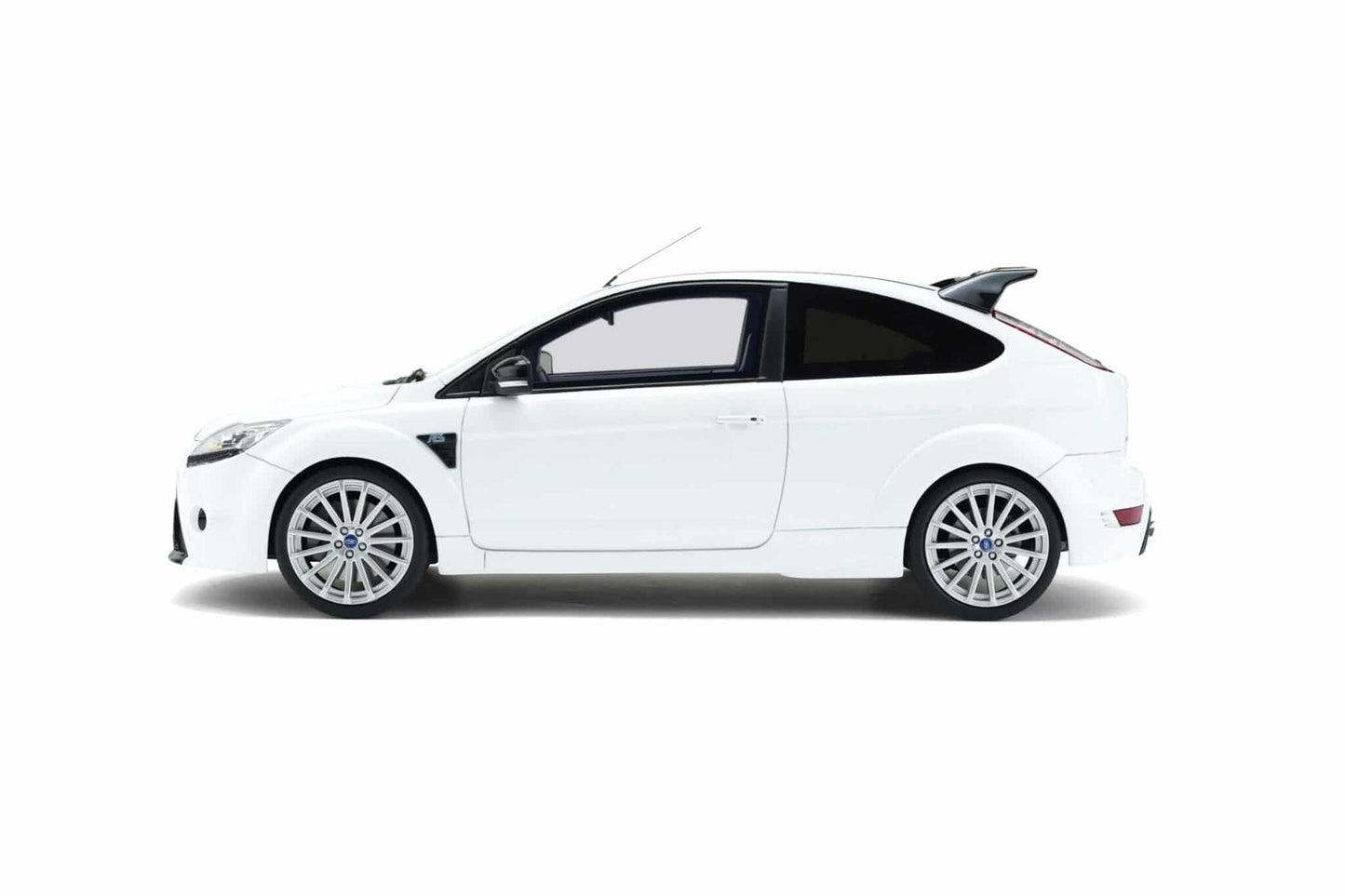 OTTO Ford Focus RS MK2 Ultimate White 1:18 OT977